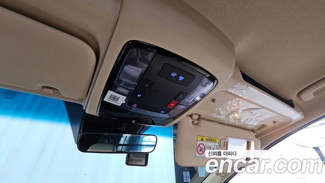 Hyundai Staria 2025 — photo 25