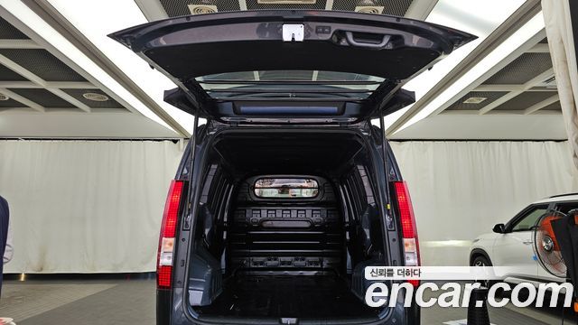 Hyundai Staria 2025 — photo 26