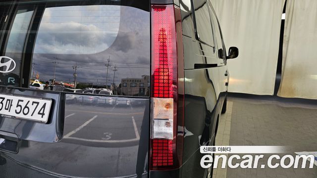 Hyundai Staria 2025 — photo 9