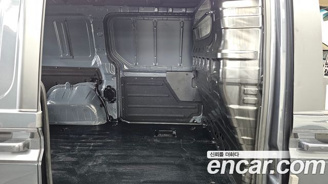 Hyundai Staria 2025 — photo 16