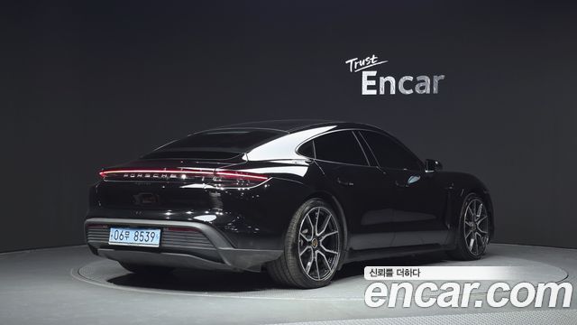 Porsche Taycan 2023 — photo 2