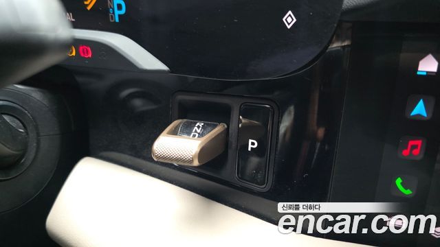 Porsche Taycan 2023 — photo 12
