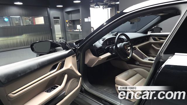 Porsche Taycan 2023 — photo 13
