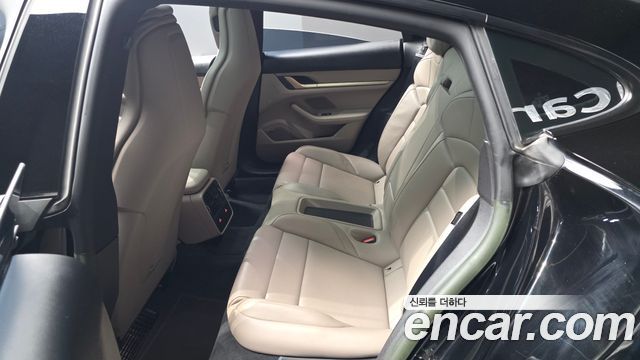 Porsche Taycan 2023 — photo 17