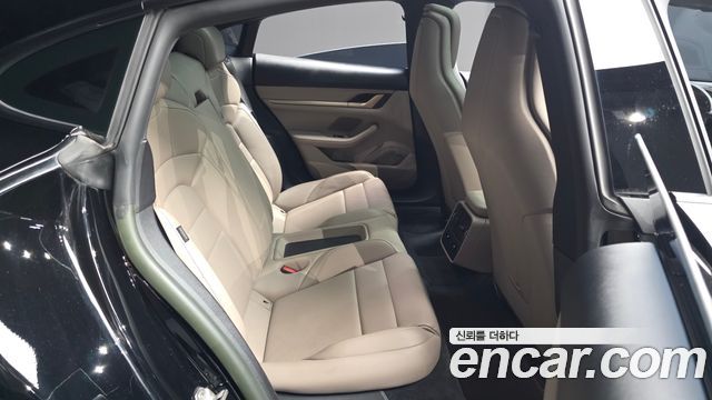 Porsche Taycan 2023 — photo 18