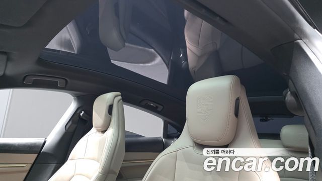Porsche Taycan 2023 — photo 25