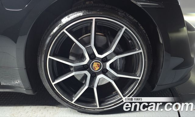 Porsche Taycan 2023 — photo 7