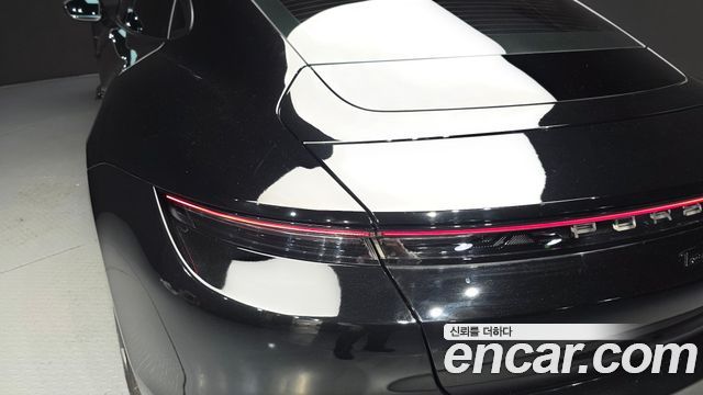 Porsche Taycan 2023 — photo 9