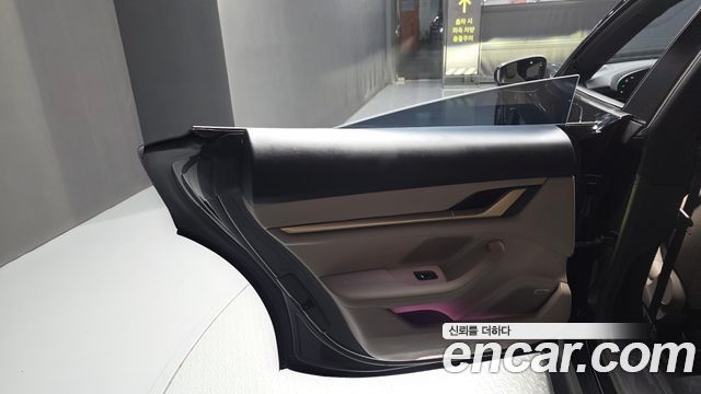 Porsche Taycan 2023 — photo 15
