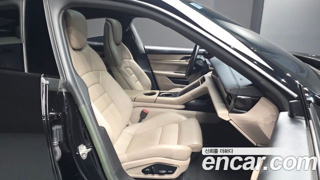 Porsche Taycan 2023 — photo 16