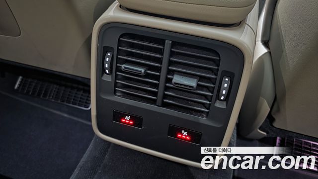 Porsche Taycan 2023 — photo 29
