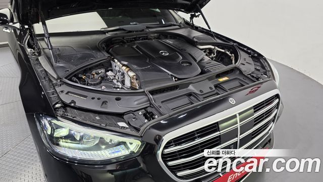 Mercedes-Benz S-Class 2023 — photo 6