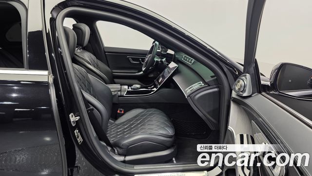 Mercedes-Benz S-Class 2023 — photo 17