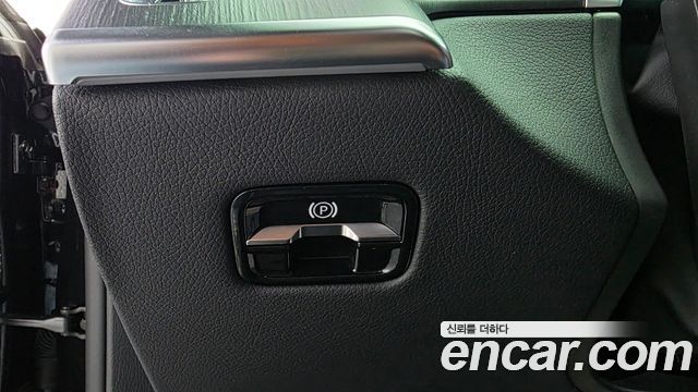 Mercedes-Benz S-Class 2023 — photo 29