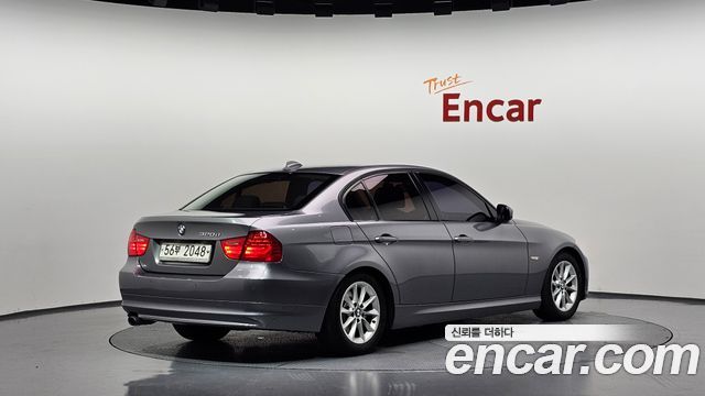 BMW 3-Series 2011 — photo 2