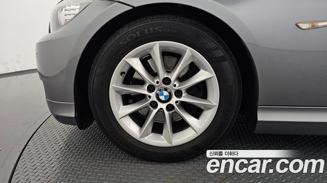 BMW 3-Series 2011 — photo 5