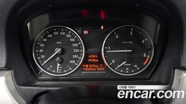 BMW 3-Series 2011 — photo 8