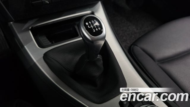 BMW 3-Series 2011 — photo 9