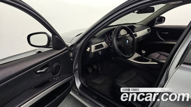 BMW 3-Series 2011 — photo 10