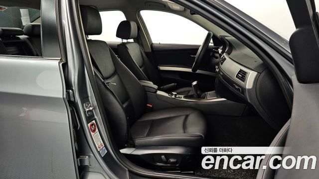 BMW 3-Series 2011 — photo 11