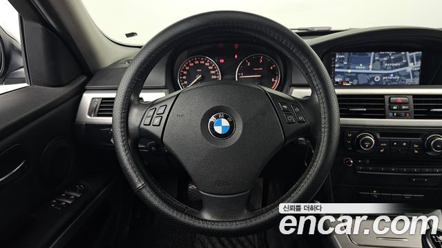BMW 3-Series 2011 — photo 13