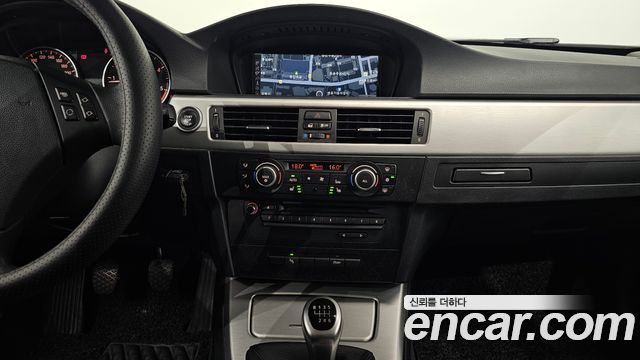 BMW 3-Series 2011 — photo 14