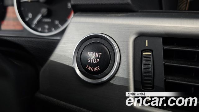 BMW 3-Series 2011 — photo 16