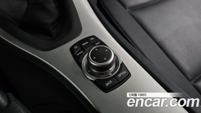 BMW 3-Series 2011 — photo 18