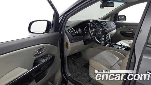 Kia Canival 2016 — photo 13