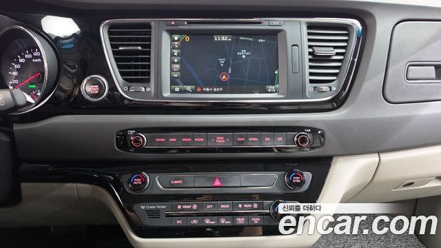 Kia Canival 2016 — photo 18