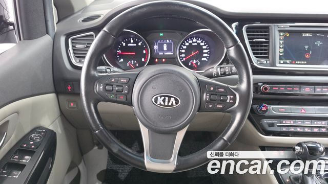 Kia Canival 2016 — photo 19