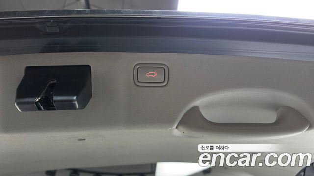 Kia Canival 2016 — photo 22