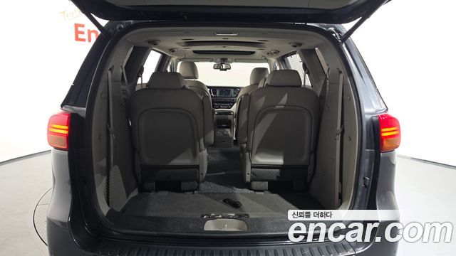 Kia Canival 2016 — photo 23