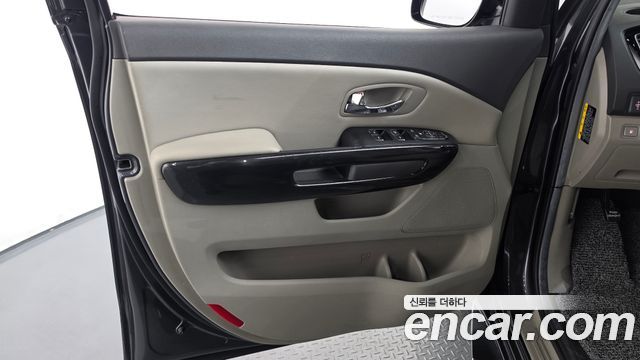 Kia Canival 2016 — photo 14