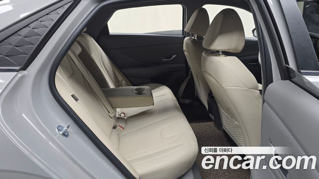 Hyundai AVANTE 2025 — photo 17