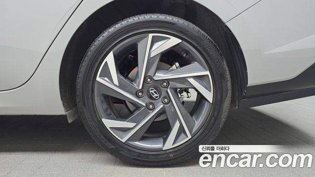 Hyundai AVANTE 2025 — photo 7