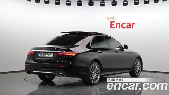 Mercedes-Benz E-Class 2022 — photo 2