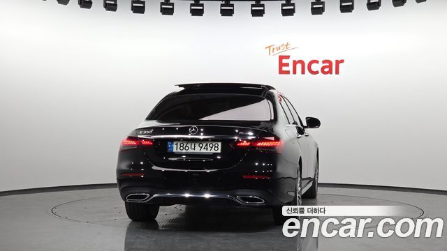 Mercedes-Benz E-Class 2022 — photo 4