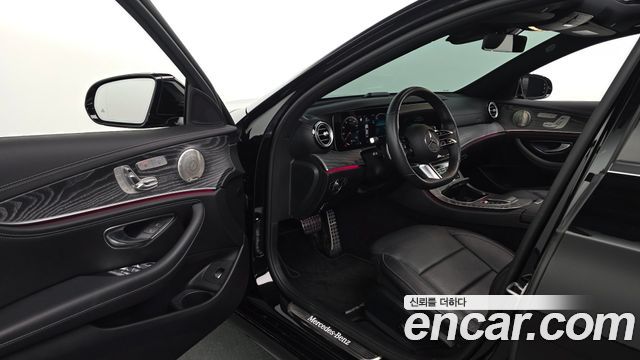 Mercedes-Benz E-Class 2022 — photo 13