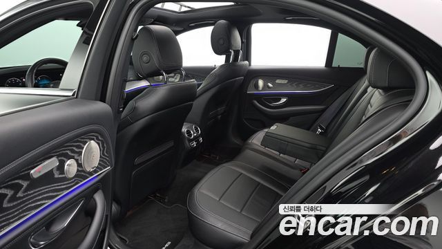 Mercedes-Benz E-Class 2022 — photo 17