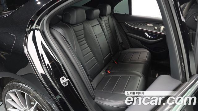 Mercedes-Benz E-Class 2022 — photo 18