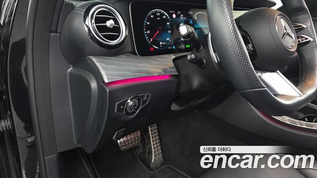 Mercedes-Benz E-Class 2022 — photo 19