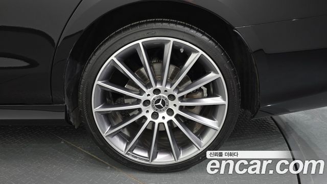 Mercedes-Benz E-Class 2022 — photo 7
