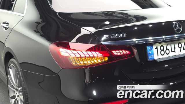 Mercedes-Benz E-Class 2022 — photo 9