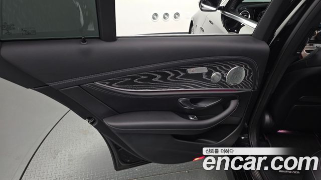 Mercedes-Benz E-Class 2022 — photo 15