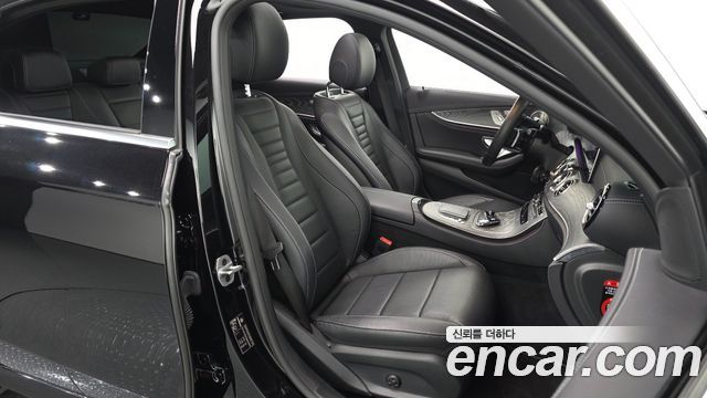 Mercedes-Benz E-Class 2022 — photo 16