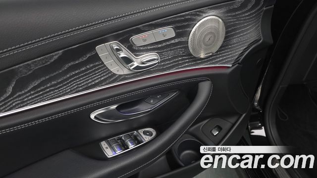 Mercedes-Benz E-Class 2022 — photo 27