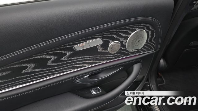 Mercedes-Benz E-Class 2022 — photo 28