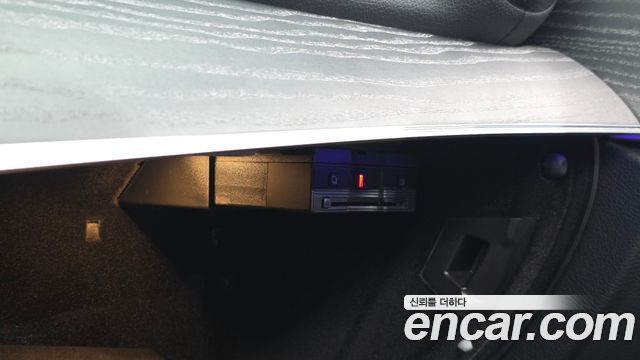 Mercedes-Benz E-Class 2022 — photo 32