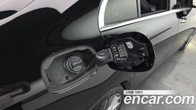 Mercedes-Benz E-Class 2022 — photo 38